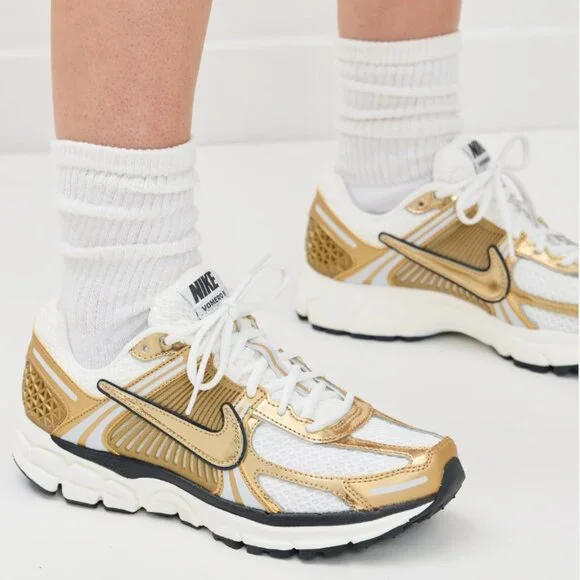 Nike Zoom Vomero 5 Gold Sneakers Trainers - Picture 6 of 9